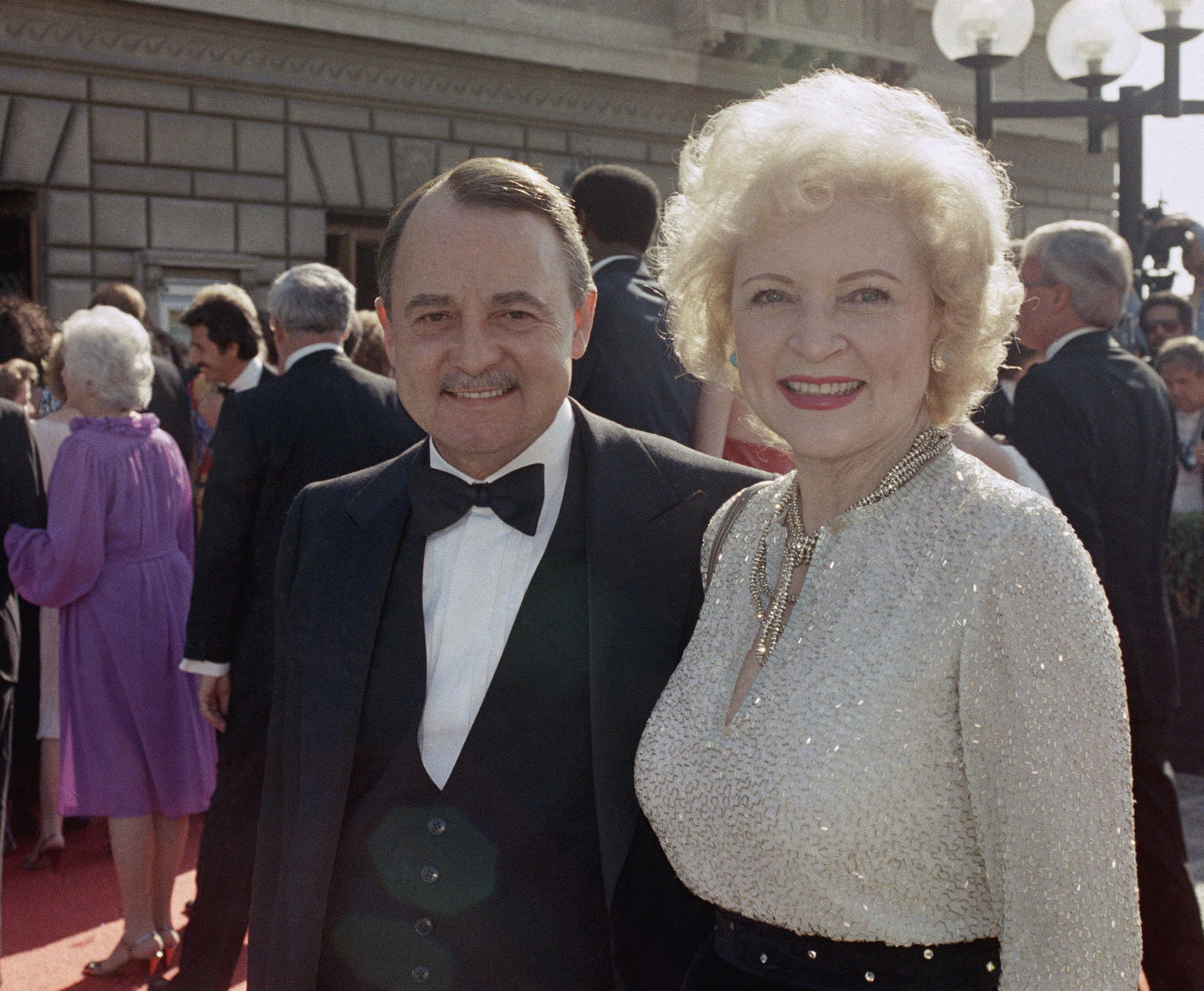 1985: Betty White, John Hillerman